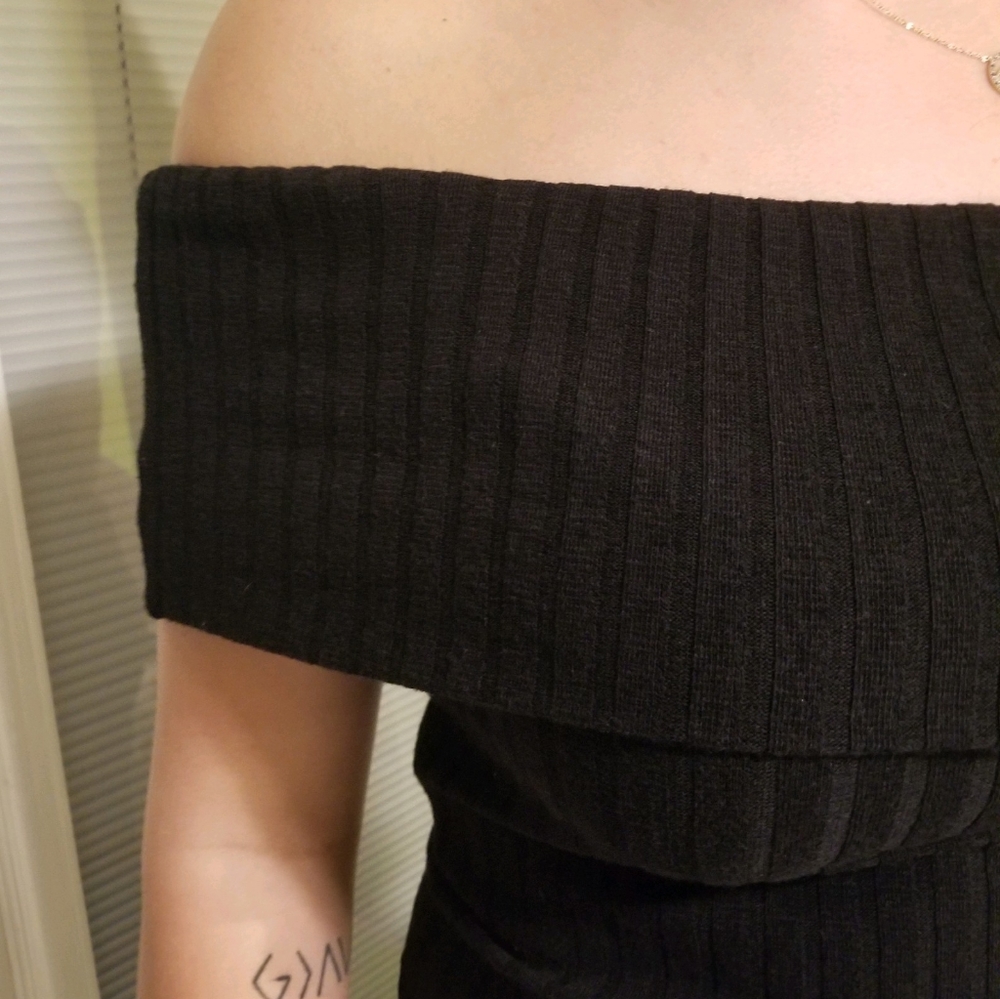 Express Ribbed off shoulder top - Picture 3 of 9